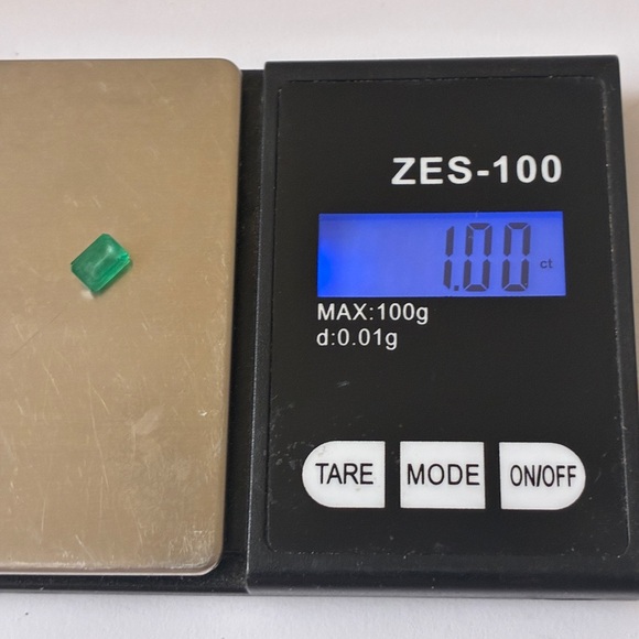 Natural 1ct Loose emerald From Zambia - Picture 9 of 12